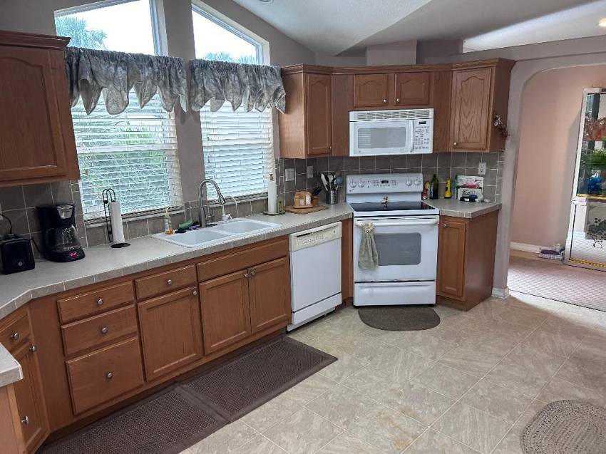 212 Maple Drive a Lady Lake, FL Mobile or Manufactured Home for Sale